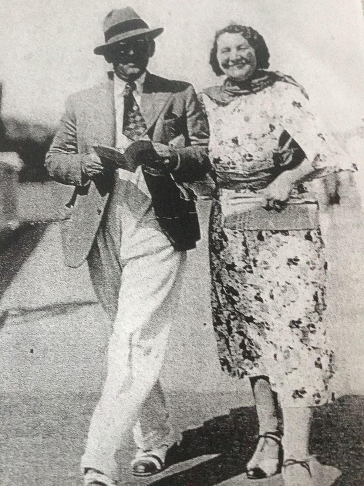 Sam and Dora Diamondstein together at the seaside